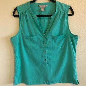 Banana Republic Green Sleeveless Blouse with Gold Buttons SZ L Petite. EUC